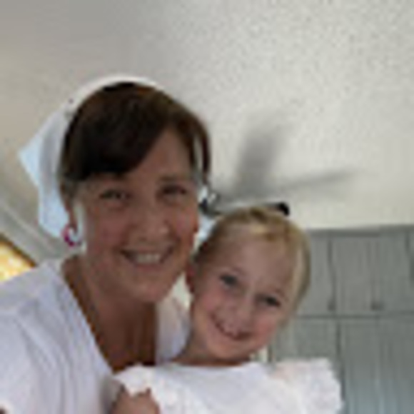 Meet your Posher, Katie - Picture 1 of 1